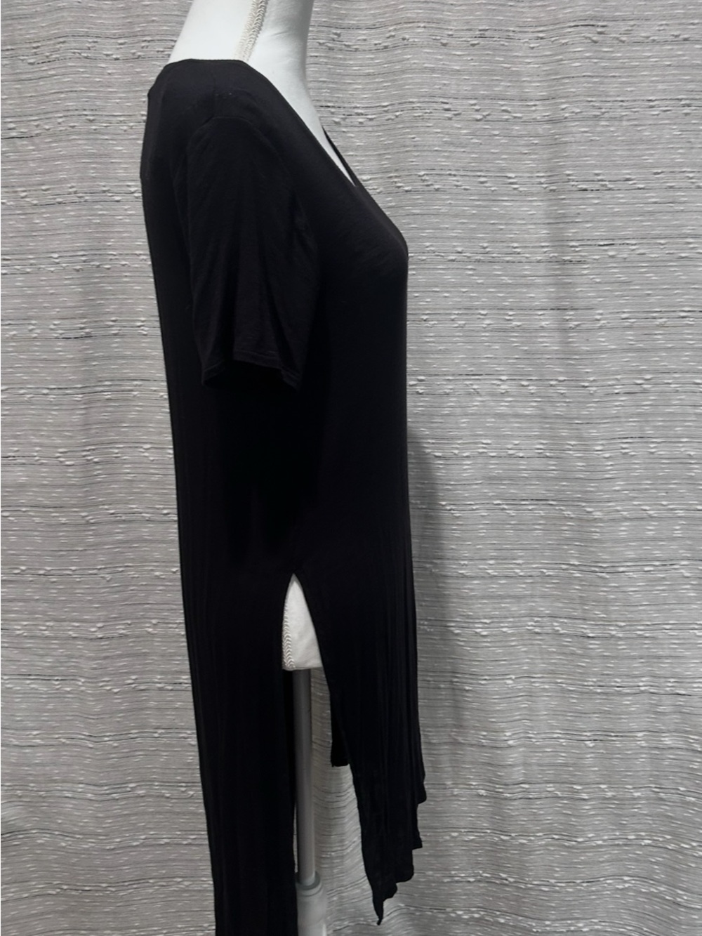 Eyeshadow Black Short Sleeve Scoop Neck Tunic - Picture 4 of 7